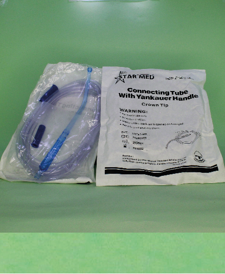 Connecting tube with Yankauer